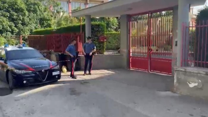 ucciso e messo in cassapanca i figli scrivono messaggio post mortem a compagna