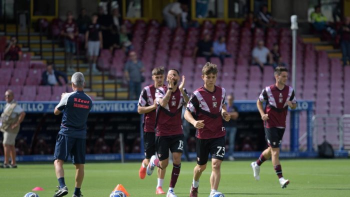 salernitana la lega b corre verso i playout e non aspetta il tfn