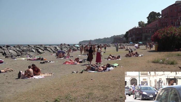 numero chiuso alle spiagge libere di posillipo nel pomeriggio un nuovo furto