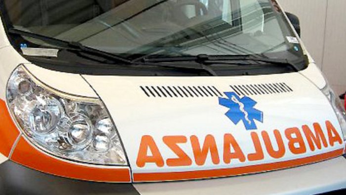 incidente stradale a palinuro auto contro scooter feriti 2 ragazzi