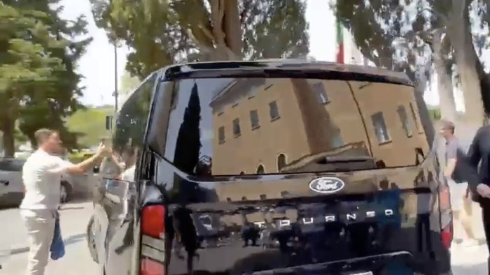 finite le visite mediche di de bruyne subito da de laurentiis per la firma