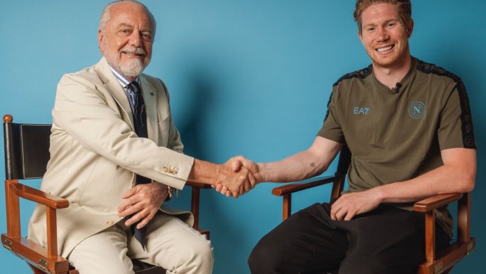 ufficiale de bruyne e un giocatore del napoli il benvenuto di de laurentiis