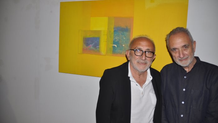 arcos taglio del nastro per pequod la mostra di paolo laudisa