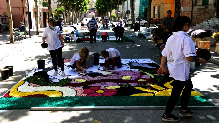 paduli torna l infiorata tra storia cultura e religione