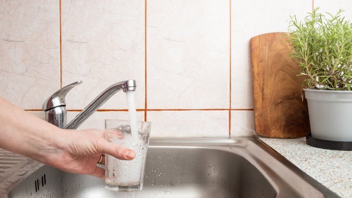 ariano emergenza idrica sospensione notturna dell acqua in sei comuni