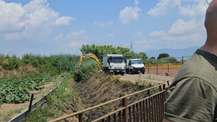 svolta per il fiume sarno via al dragaggio del corso di rio sguazzatorio