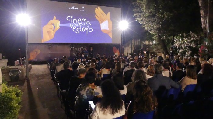 cinema intorno al vesuvio torna l arena arci movie a san giorgio a cremano