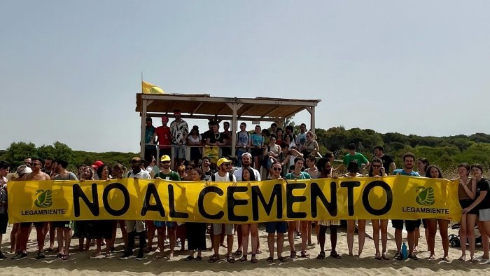 mare e abusivismo legambiente la campania si conferma maglia nera