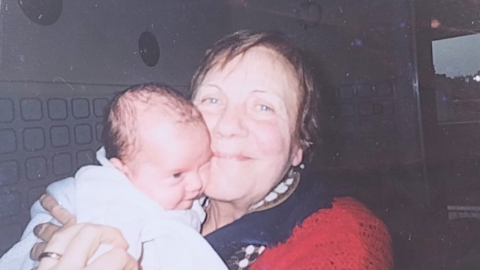 sapere che mia madre ha raggiunto mio padre mi sconvolge mi coglie impreparato