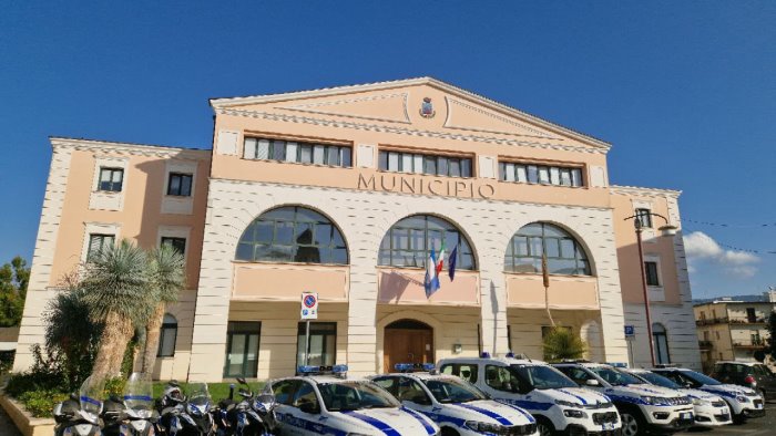 sorpreso alla guida di un auto sulla statale 18 era stata rubata a salerno