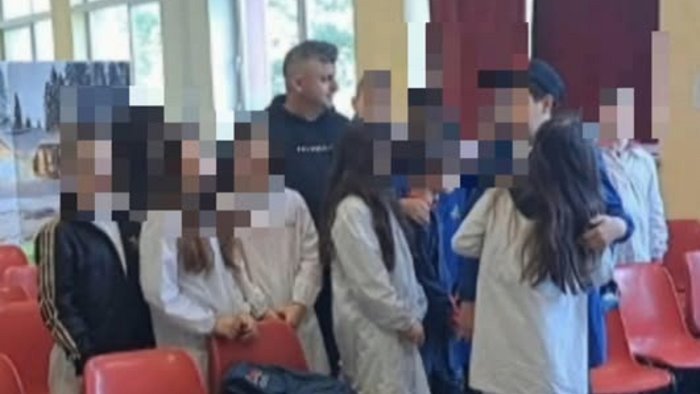 salva 40 bambini rischiando la sua vita onore al merito di enrico eroe comune