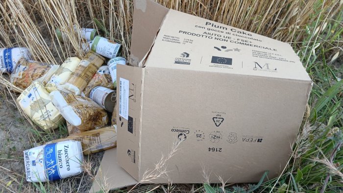 e una foto che delude e indigna le tante associazioni e i volontari