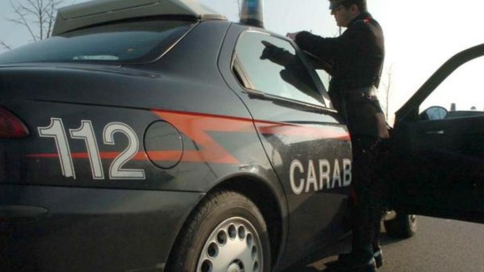 controlli dei carabinieri notificato un ordine di allontanamento