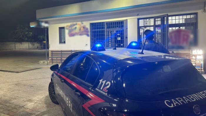 colpo nella notte a baiano rubati denaro e sigarette nell attivita commerciale