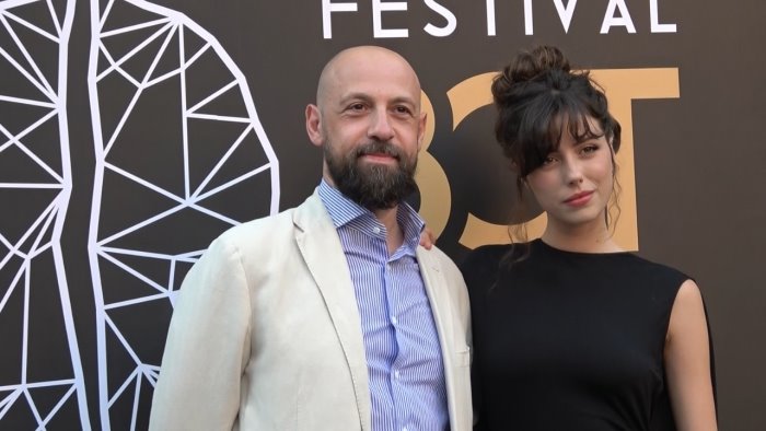 la musica apre il bct e incanta il teatro romano stasera c e james franco