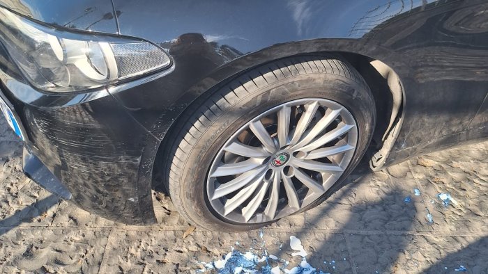 monteforte auto danneggiate e ruote forate la denuncia dei residenti