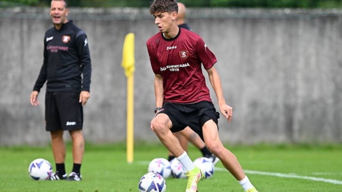 salernitana coabitazione a cascia come vicini di casa gli avversari in c