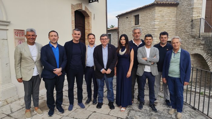 l apertura ai migranti e un modo per far crescere le nostre comunita