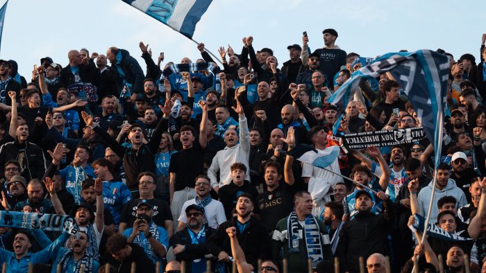 sale l attesa dei tifosi per il prossimo acquisto del napoli