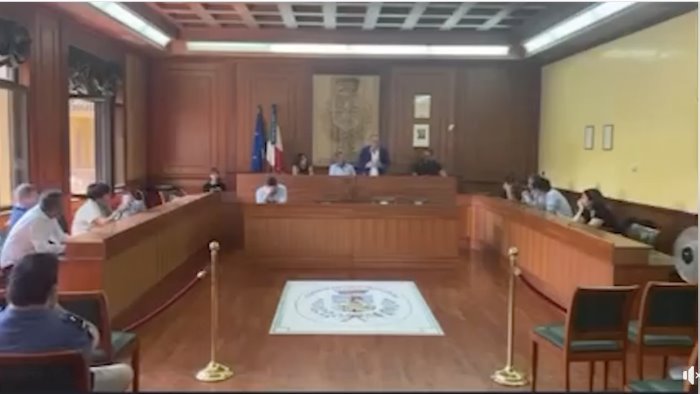 voi dovete solo succhiare chupa chups bufera sul sindaco di giffoni v piana