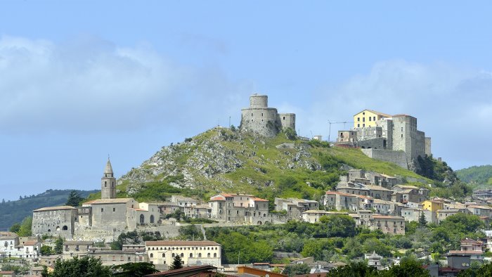 al museo del sannio caudino la rassegna la regine e l architetto