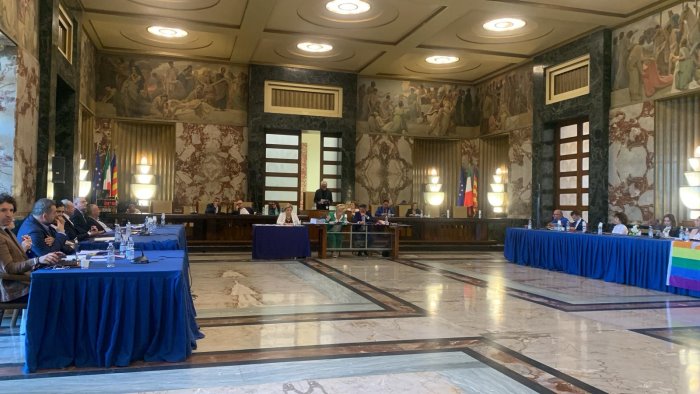 salernitana consiglio comunale al fianco del club class action per la b