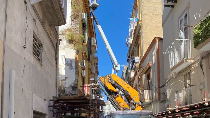 torre del greco corso umberto i al via i lavori per la riapertura della strada