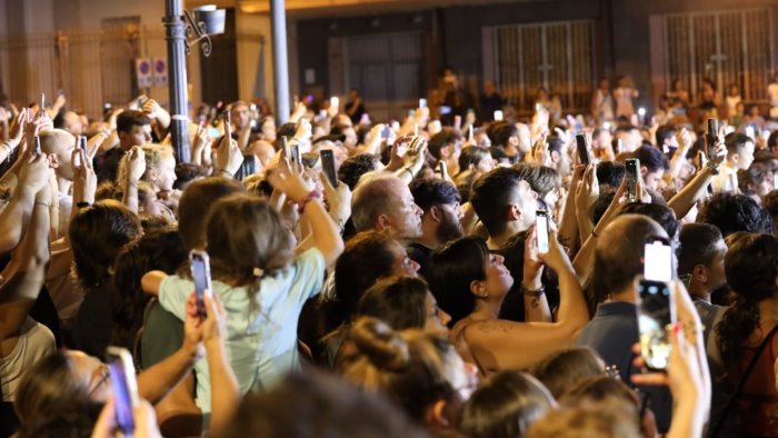 torre del greco grande successo per la festa dei quattro altari con the kolors