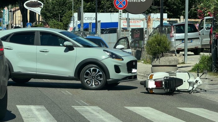 mercogliano ancora un incidente a torrette traffico in tilt polizia sul posto