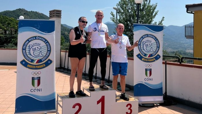 nuoto doppio oro per l atleta franco ulto esulta grottaminarda