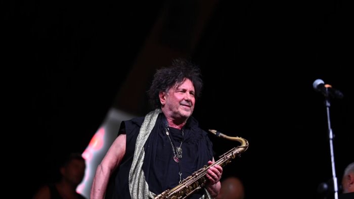 concerto enzo avitabile piazza mercato 70 anni dell artista identita e memoria