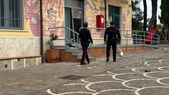 esplosione postamat a calitri ufficio postale chiuso fino al 31 luglio