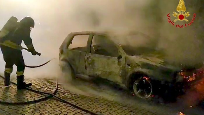 montoro incendiata l auto dell assessore stefania siano indagini in corso