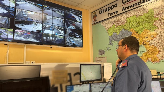 pollena trocchia tre arresti grazie alla segnalazione di una donna coraggiosa