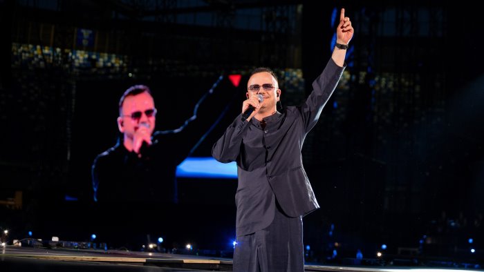 gigi d alessio al maradona sold out con 100 000 presenze