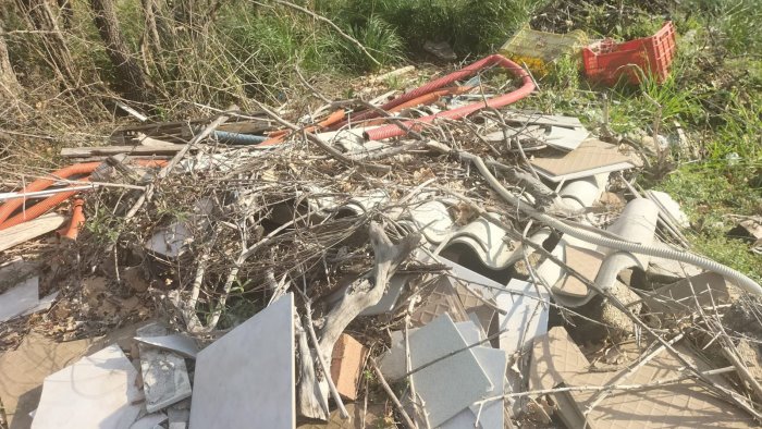 rifiuti speciali e nocivi sversati sul territorio di torrecuso