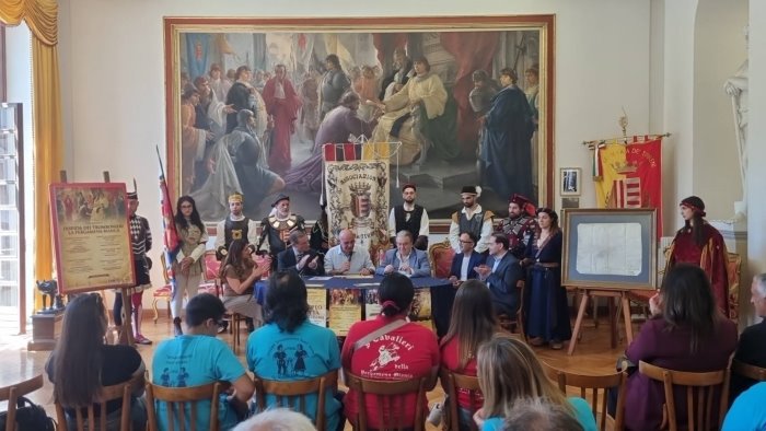 presentata a cava de tirreni la xlix edizione de la disfida dei trombonieri