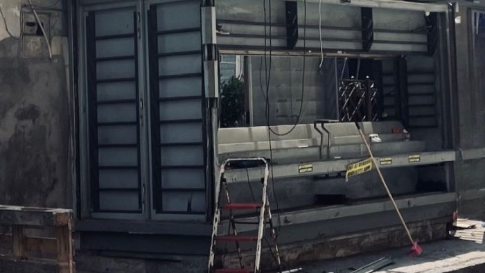 napoli capodanno si aggrava la crisi delle edicole di giornali