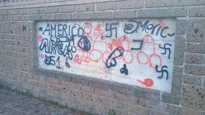 summonte atti vandalici al centro sociale la condanna del sindaco