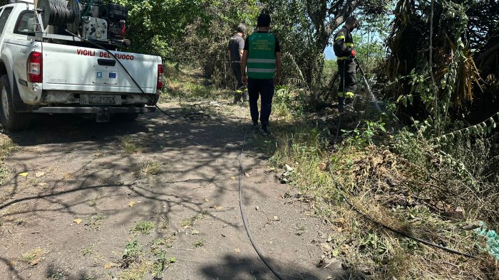 san gennaro vesuviano paura in via vecchia sarno per un incendio