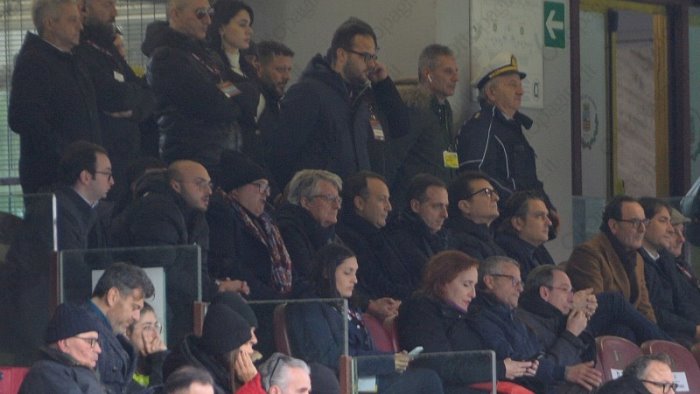 la salernitana vuole la sospensione dei playout nuova battaglia legale