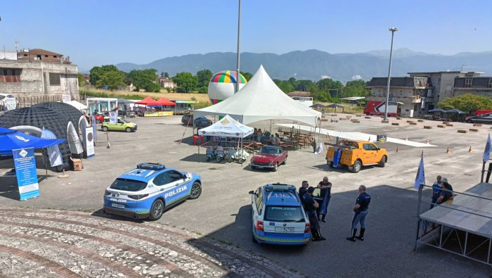 dragoni aci village sicurezza stradale polizia in campo