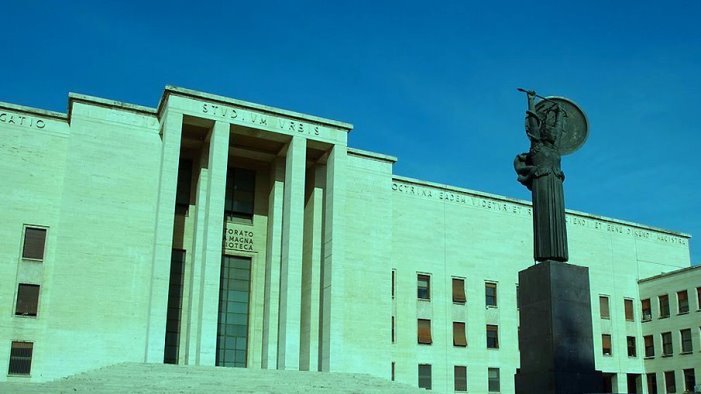 un corso di formazione per assumere il ruolo di cerimonialista