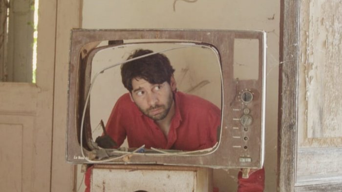 angelo sateriale racconta l emigrazione attraverso la musica