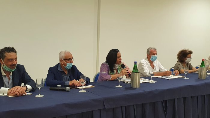 al via la rassegna un libro sotto le stelle