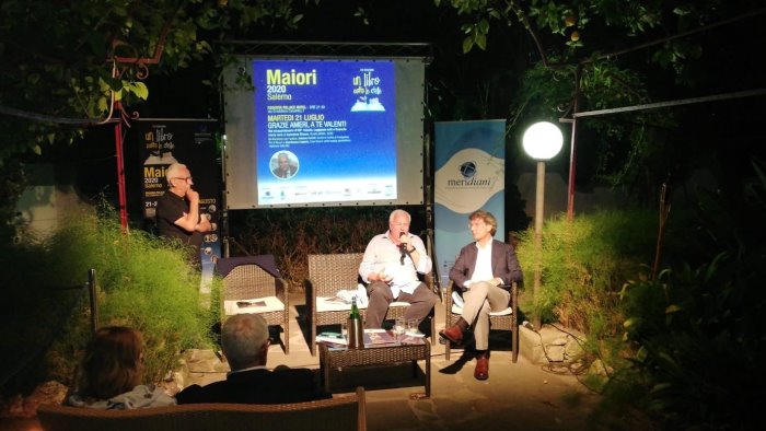 maiori nuovo appuntamento con un libro sotto le stelle