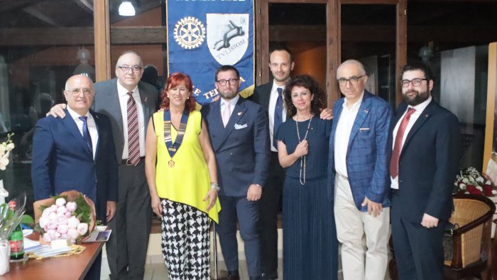 passaggio delle consegne al rotary club valle telesina