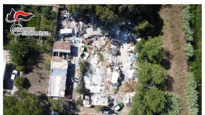 rifiuti illeciti sequestrata una discarica abusiva