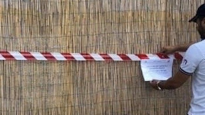 abusi edilizi ad ascea scattano i sigilli