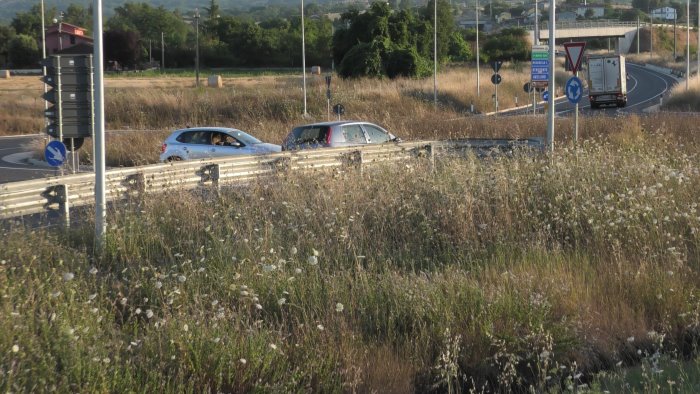 motolito e rotatoria nel degrado a grottaminarda